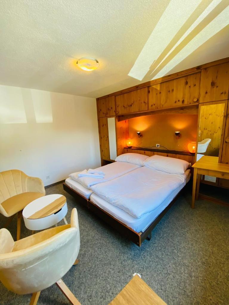 Hotel Old Jnn Klosters Zewnętrze zdjęcie