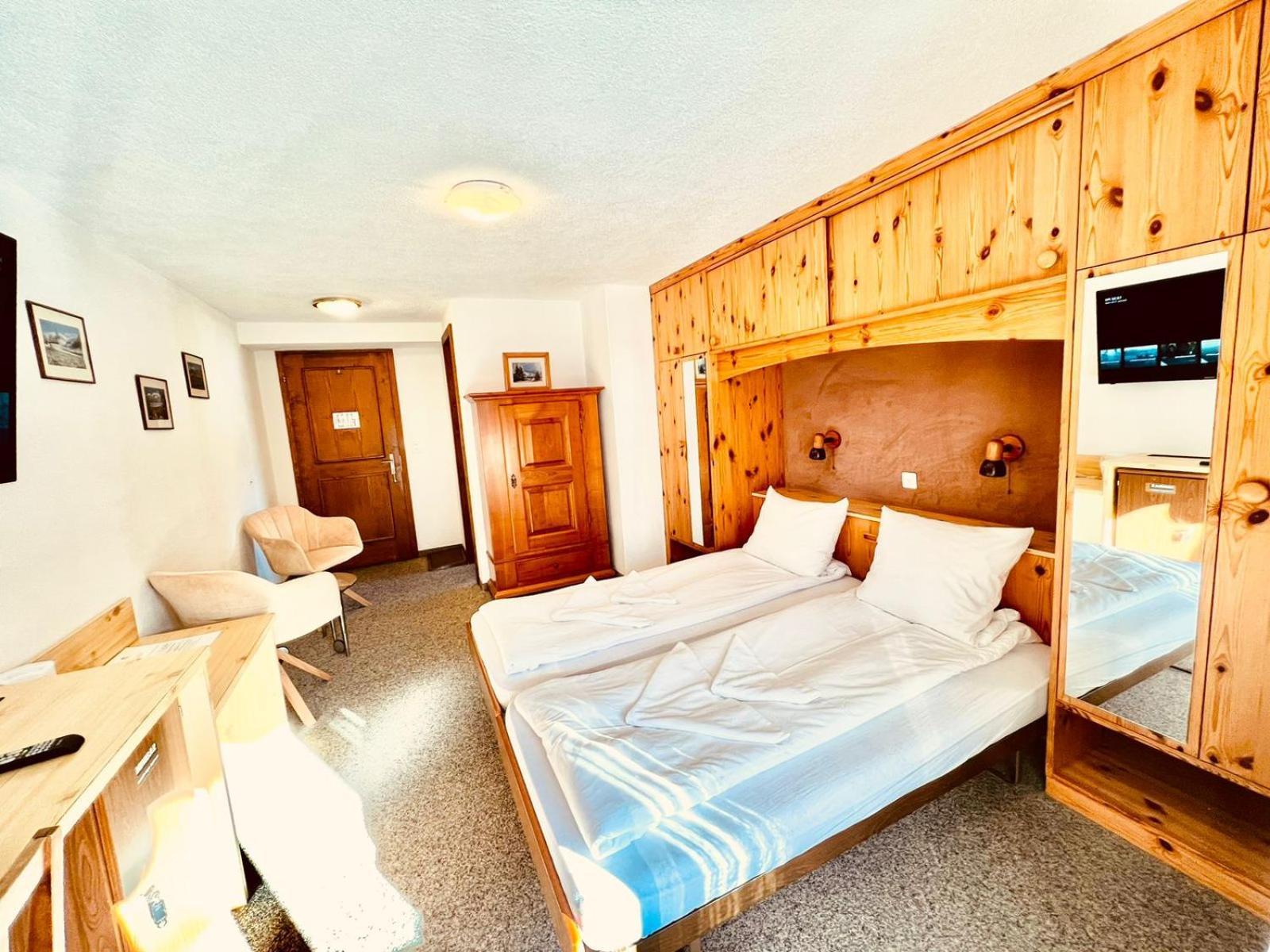 Hotel Old Jnn Klosters Zewnętrze zdjęcie